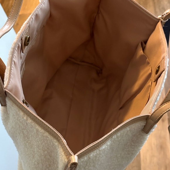 Universal Thread Faux Fur/Sherpa Cream Weekender Bag NWT - Picture 3 of 16